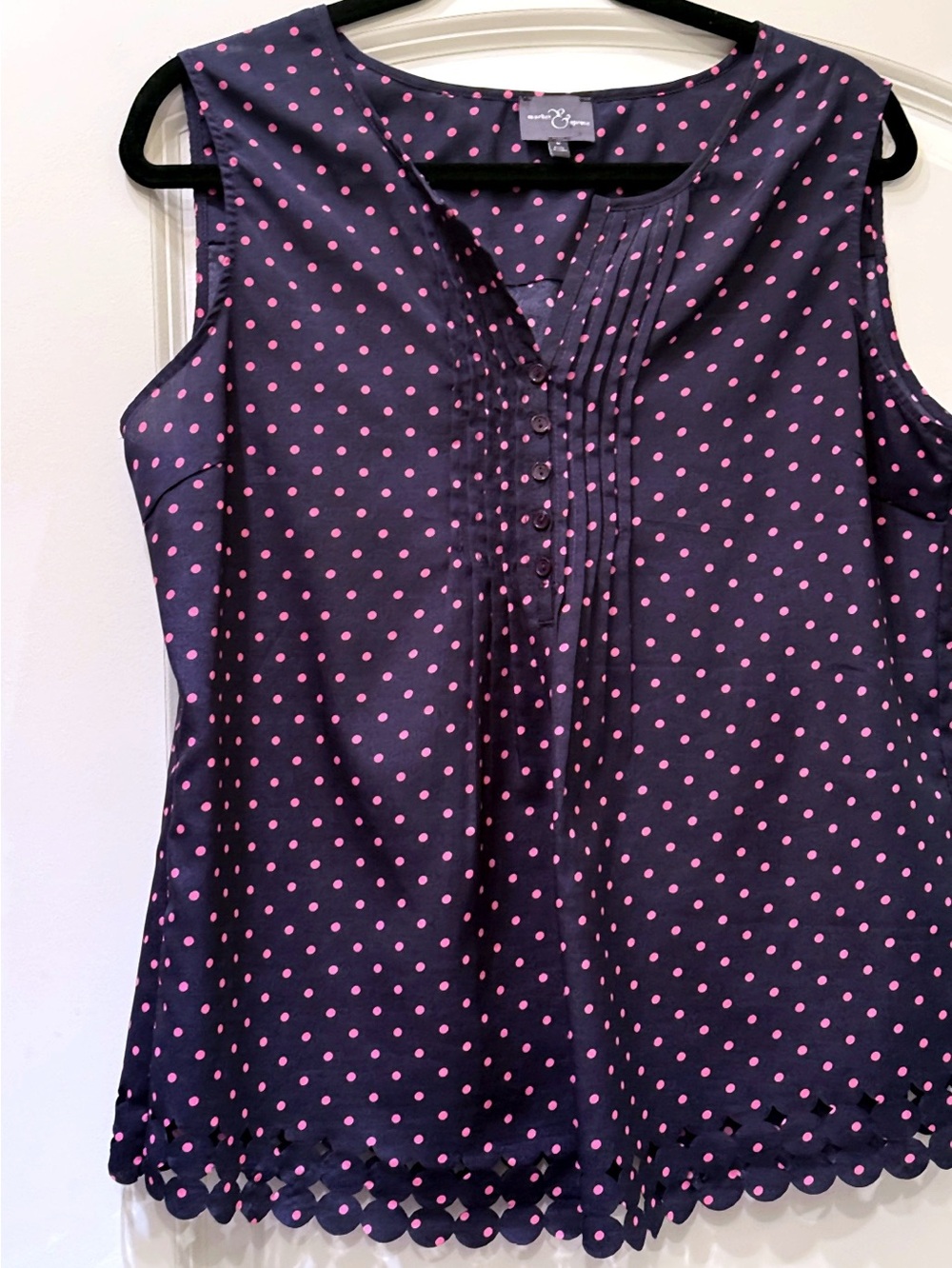Market & Spruce Navy Pink Polka Dot Cutout Hem Blouse Size Medium